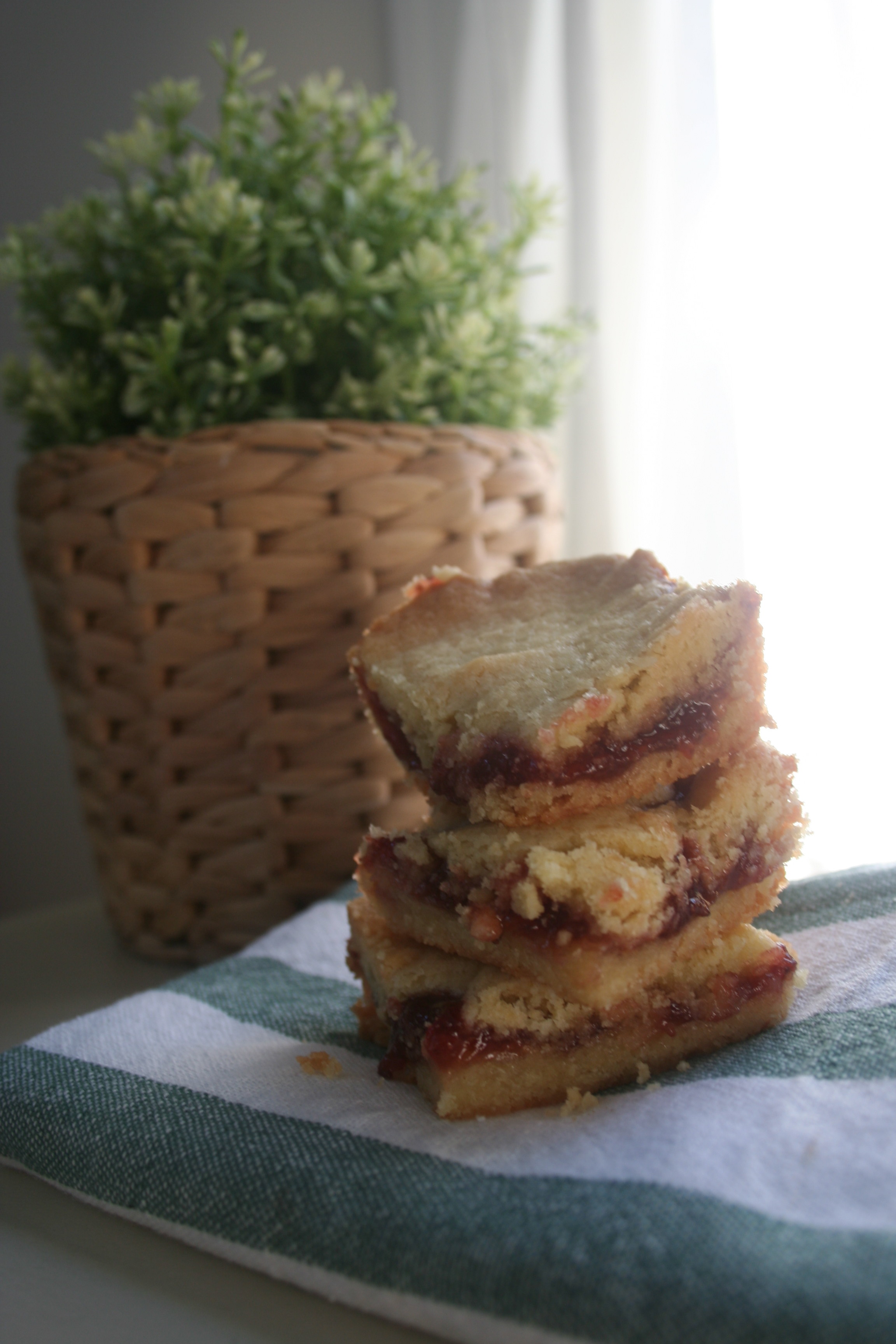 strawberry jam bars