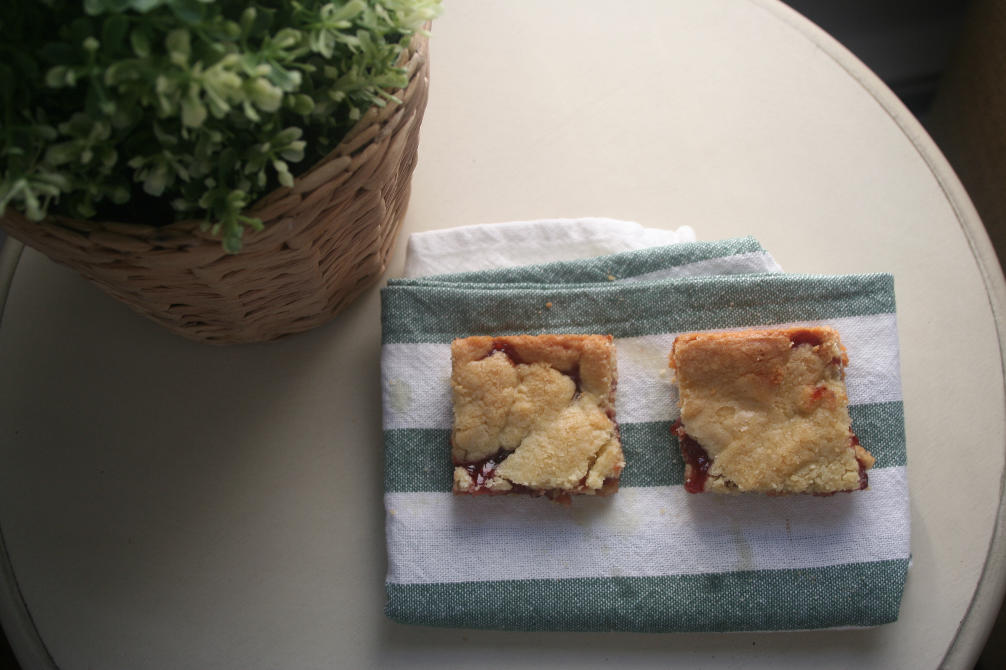 strawberry jam bars