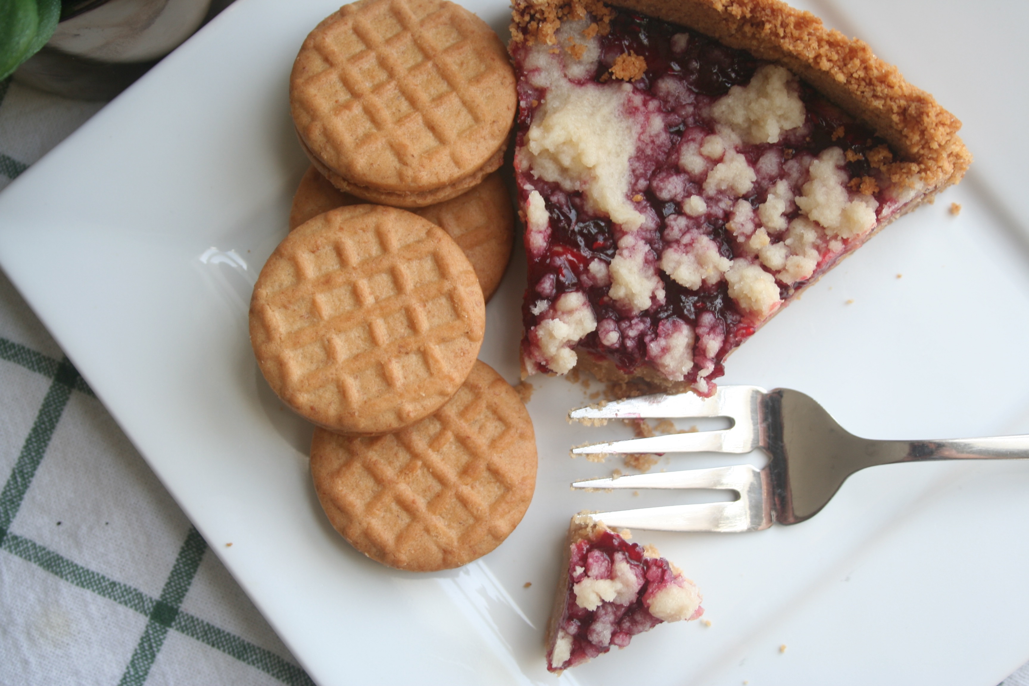 peanut butter raspberry pie