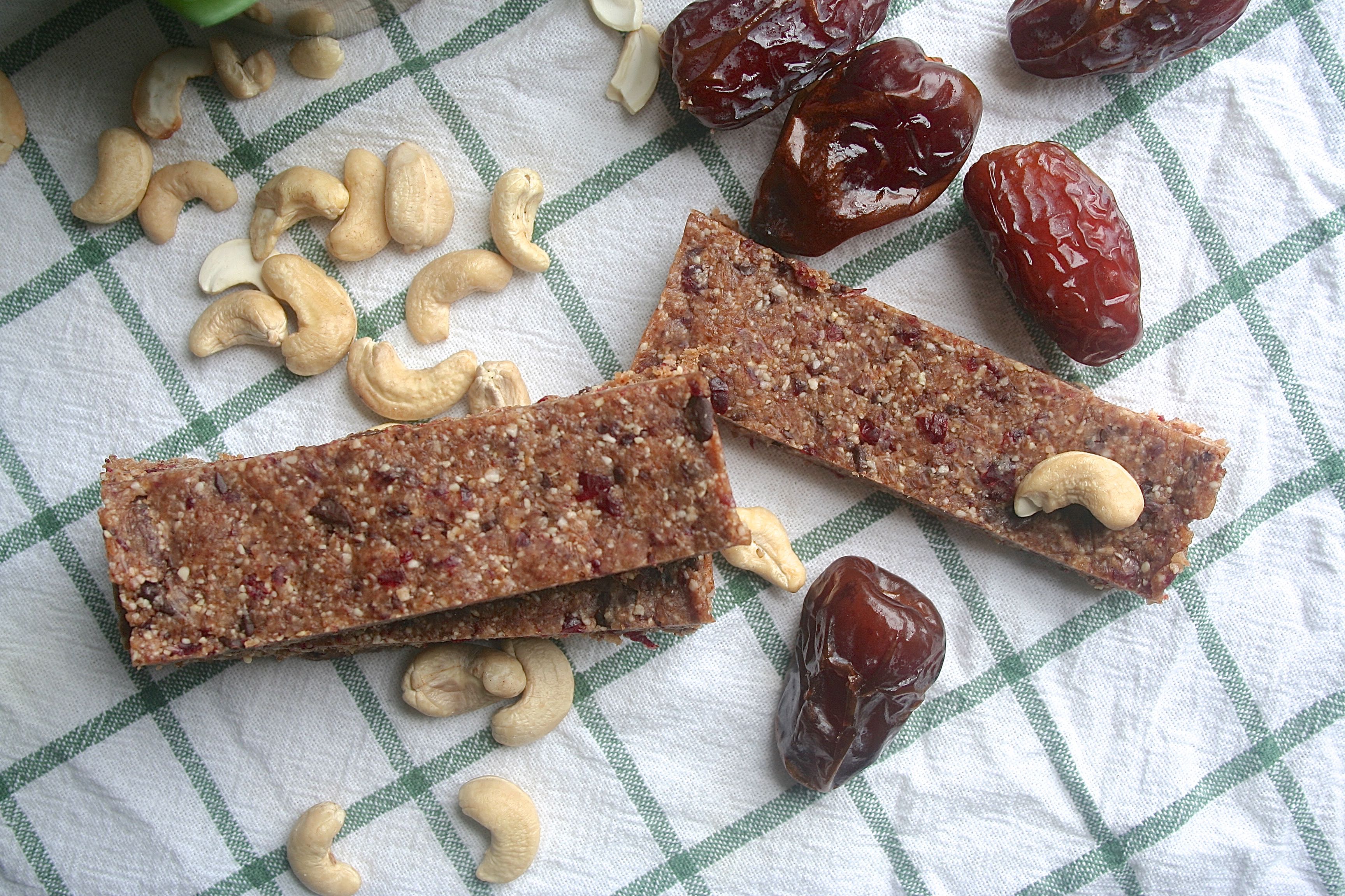 cashew date bars