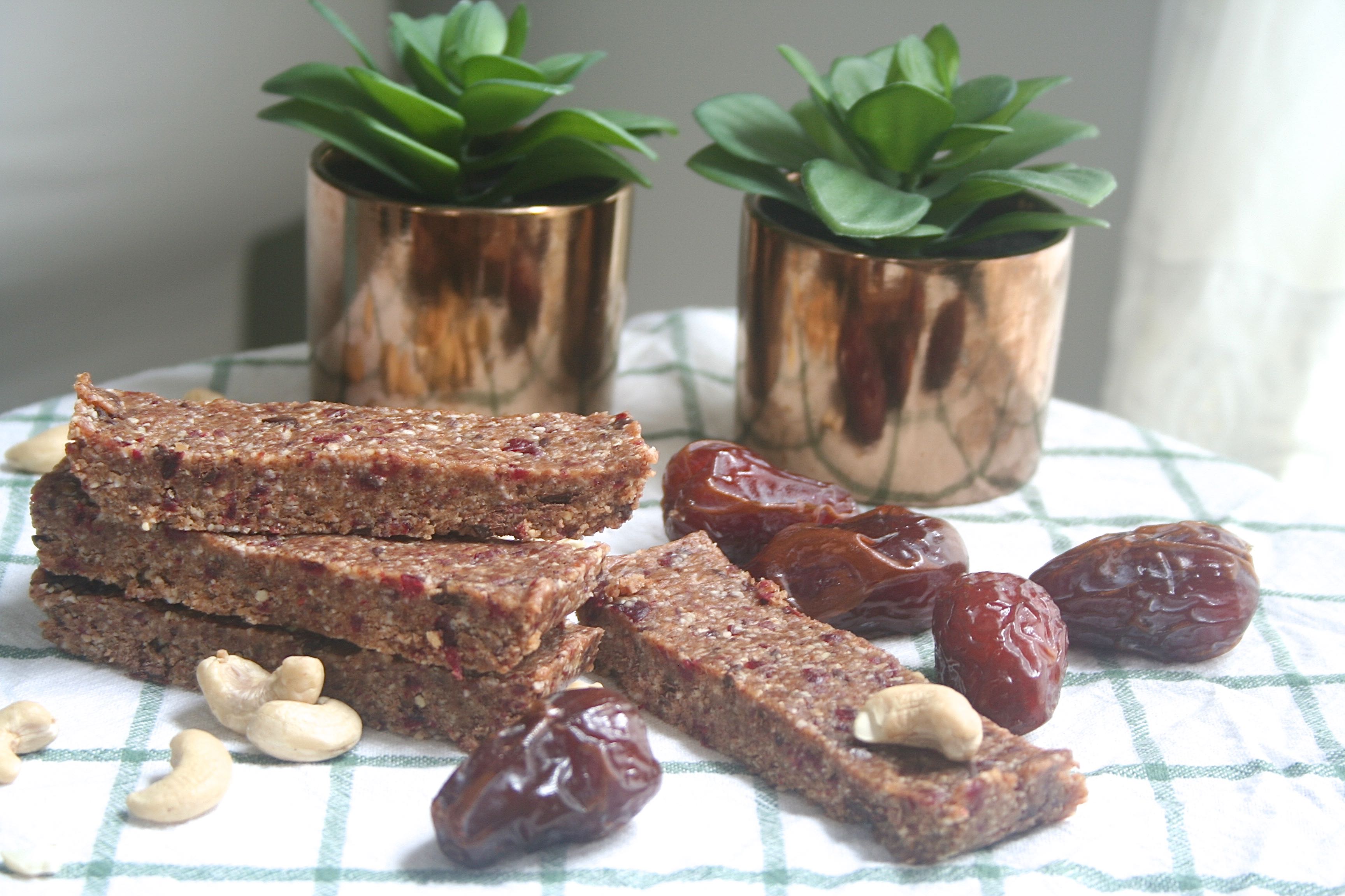 cashew date bars