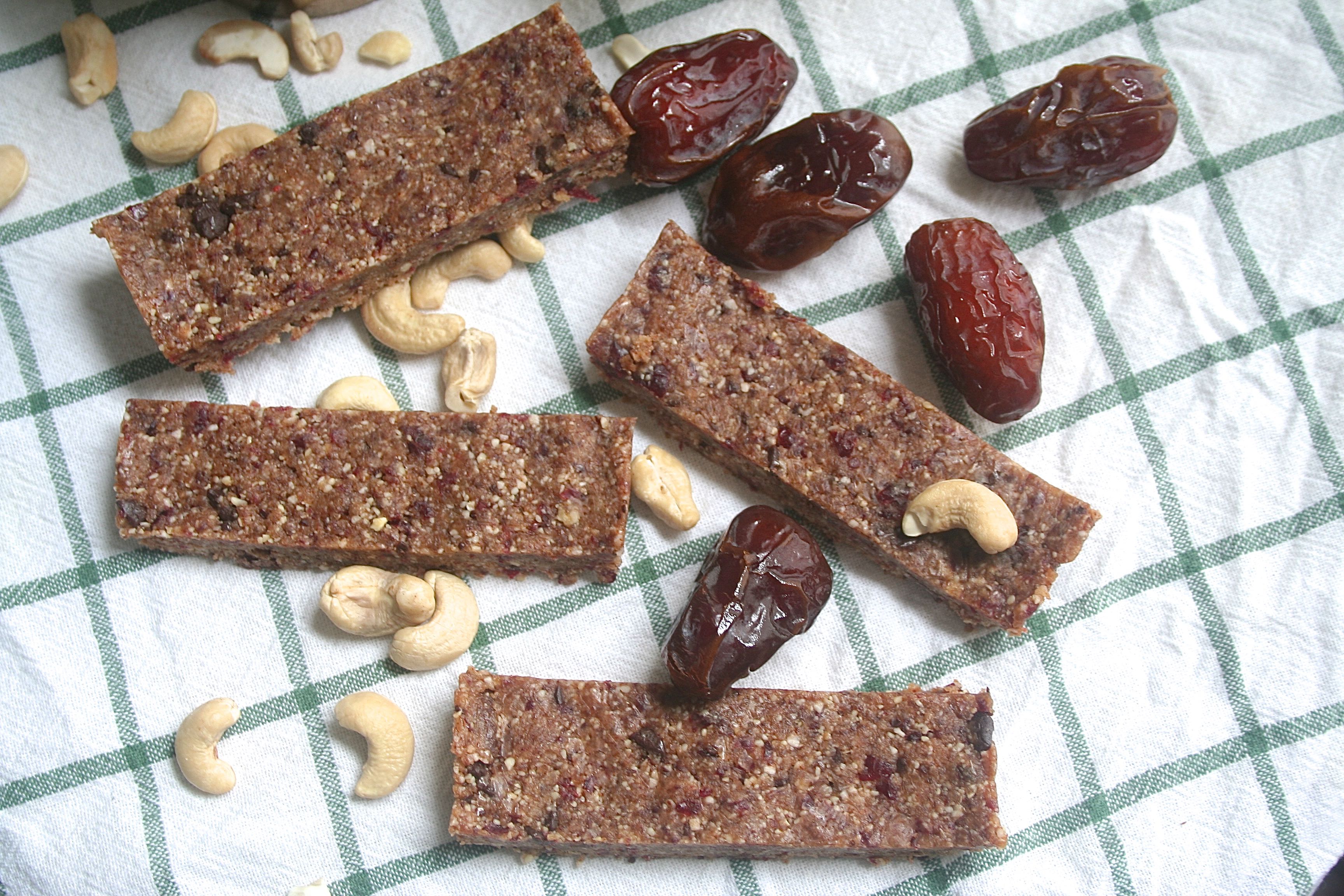 cashew date bars