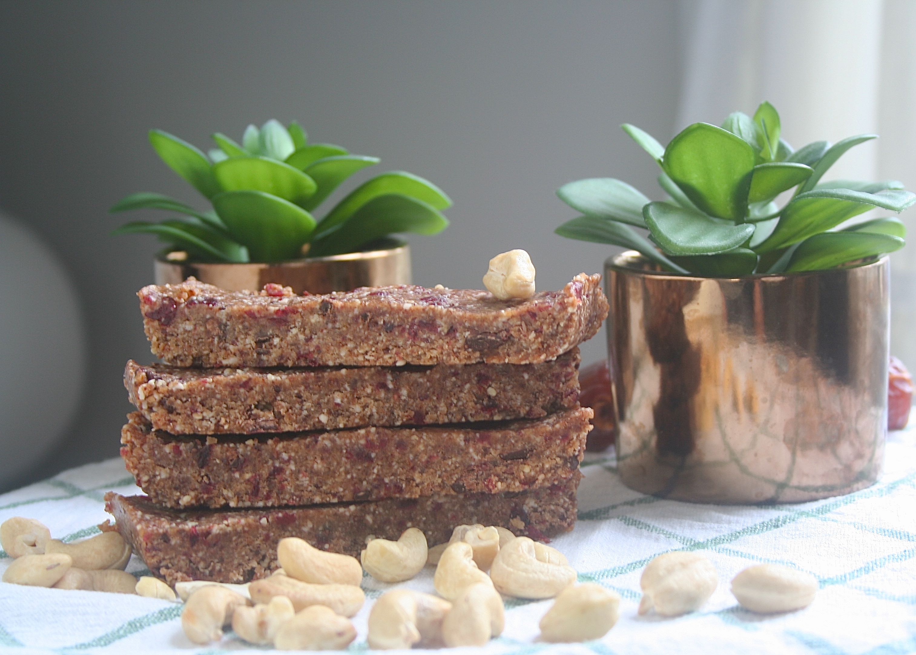 cashew date bars